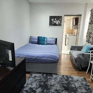 Studio At Chadwell Heath Guest house