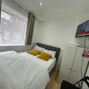 Cosy Smart/small Double In Keedonwood Road Guest house